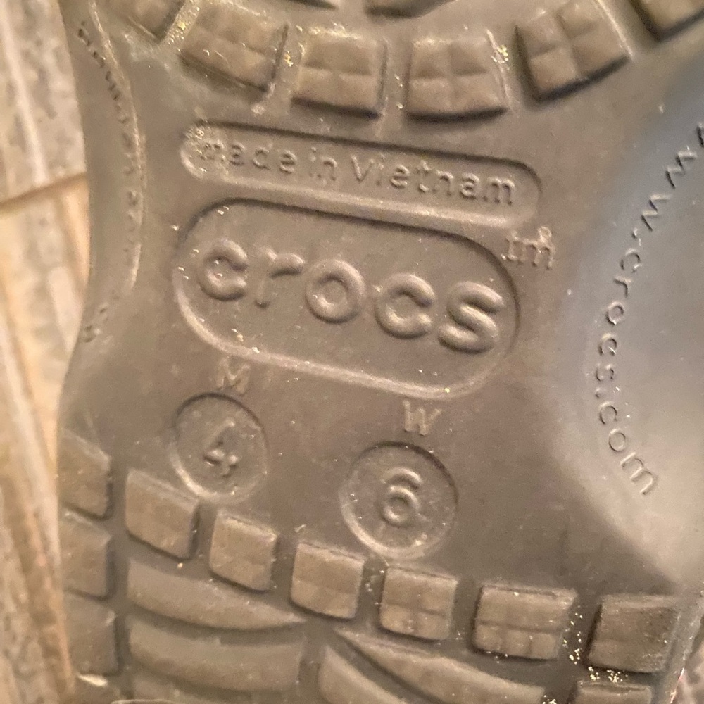 CROCS Kids' Black Cherry Print Slippers - Picture 4 of 4